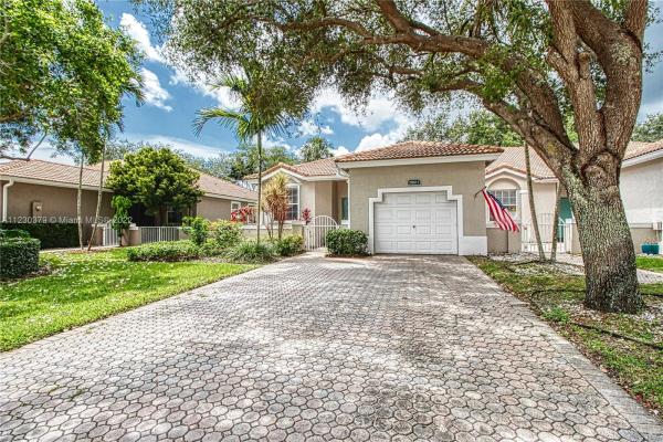 Regency Homes At Fairway Isles, 7980 S Aragon Blvd #1, Sunrise, Florida 33322, image 2