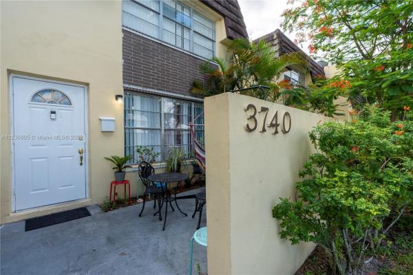 The Townhouses At Nova 1, 3740 SW 60th Ter #20, Davie, Florida 33314, image 1