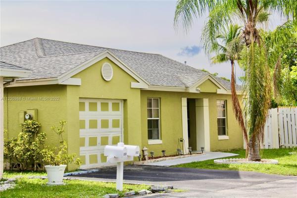 Villas At Woodland Greens, 5923 Woodland Point Pl, Tamarac, Florida 33319, image 1