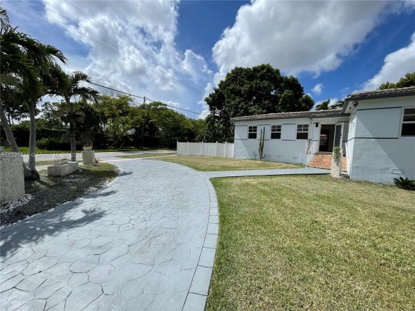 Coral Way Village, 8361 SW 27th St, Westchester, Florida 33155, image 2