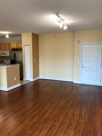 Valencia, 6001 SW 70th St #650, South Miami, Florida 33143, image 1