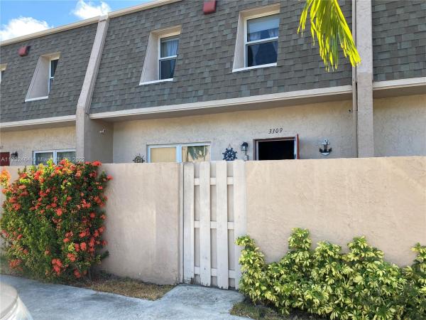 Blue Lake Townhouses, 3309 Quail Close #29, Pompano Beach, Florida 33064, image 1