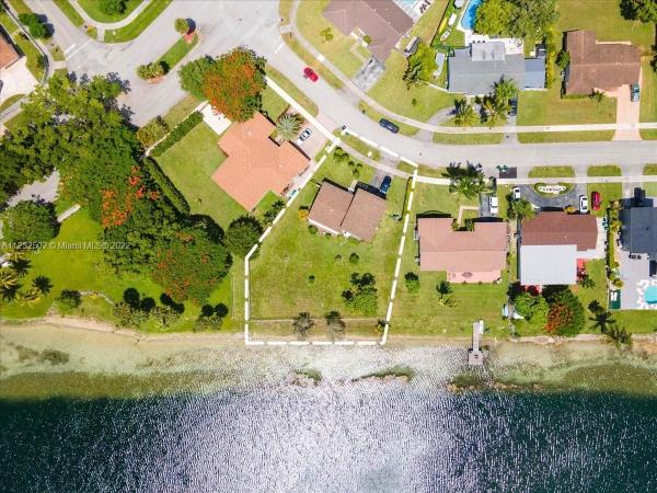 Kendale Lakes No HOA, 8051 SW 138th Ct, Kendale Lakes, Florida 33183, image 2