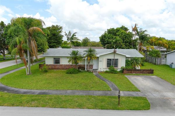 Devon Aire Estates, 10904 SW 124th Pl, The Crossings, Florida 33186, image 2