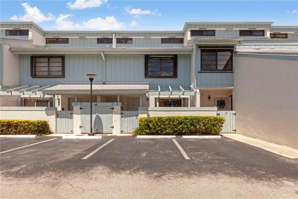 Kendall Glenn, 7880 SW 86th St #3, Kendall, Florida 33143, image 1