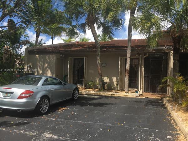 Lake Sandra, 8350 Dundee Ter #8350, Miami Lakes, Florida 33016, image 1