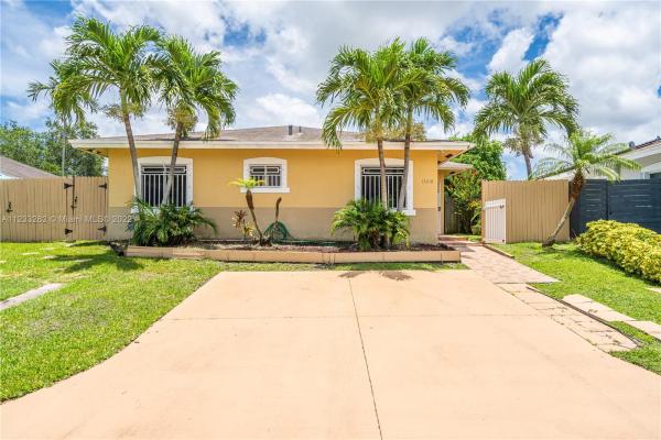 13618 SW 285th Ter, Unincorporated Dade County, Florida 33033, image 2