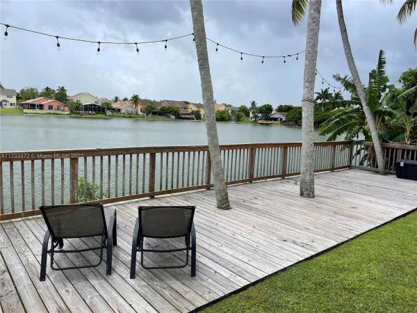 Lakeside Key, 9640 SW 9th Ct, Pembroke Pines, Florida 33025, image 1