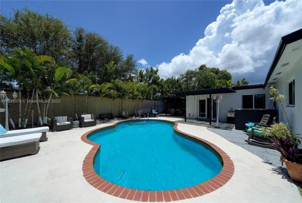 Pickwick Lake Estates, 810 NE 182nd St, North Miami Beach, Florida 33162, image 1