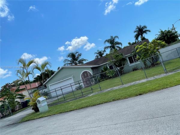 Meadow Wood Manor, 25971 SW 133rd Ct, Princeton, Florida 33032, image 2