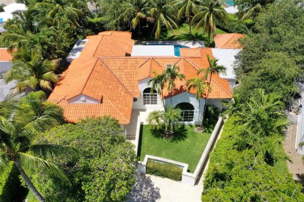Biscayne Key Estates, 624 Curtiswood Dr, Key Biscayne, Florida 33149, image 2