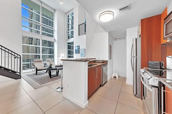 Met 1, 300 S Biscayne Blvd #L-602, Miami, Florida 33131, image 2