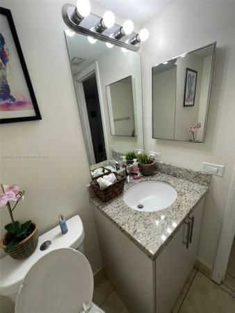 Lago West, 450 Commodore Dr #108, Plantation, Florida 33325, image 2