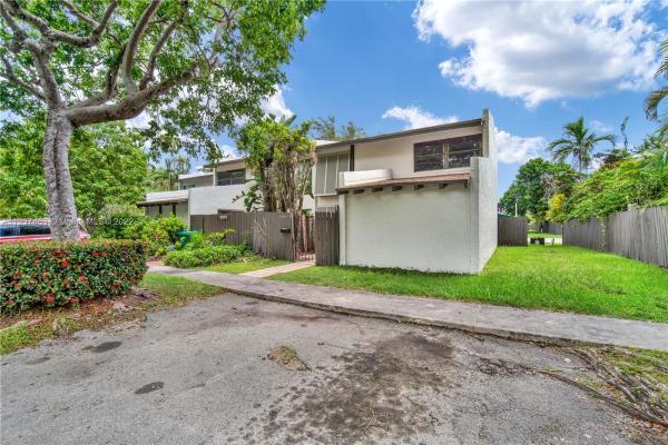 Snapper Creek Townhouses, 11075 SW 70th Ter, Kendall, Florida 33173, image 2