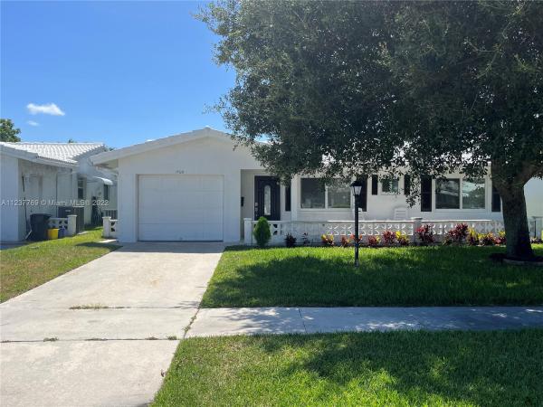 Palm Beach Leisureville, 1705 SW 16th St, Boynton Beach, Florida 33426, image 1