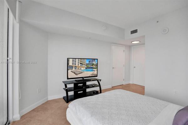 La Perla, 16699 Collins Ave #3105, Sunny Isles Beach, Florida 33160, image 1