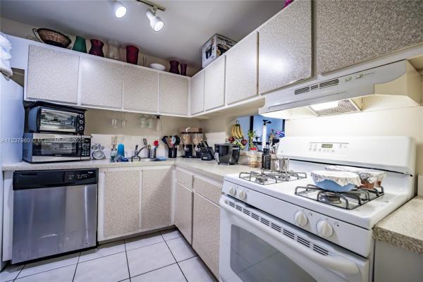 Dadeland Grove, 6902 N Kendall Dr #E203, Pinecrest, Florida 33156, image 1