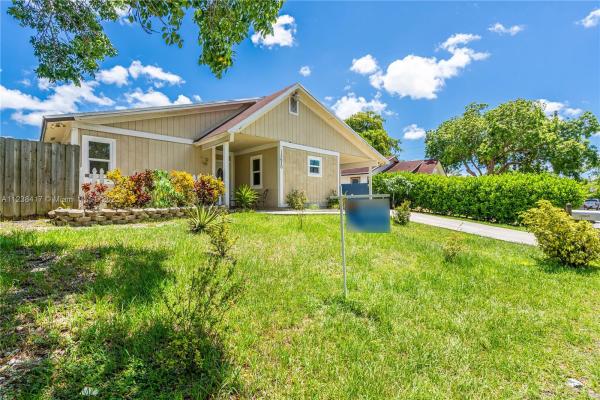 13620 SW 284th Ter, Unincorporated Dade County, Florida 33033, image 2