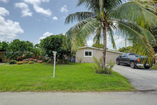 Heritage Lake Estates, 6780 N Franklin St, Hollywood, Florida 33024, image 1