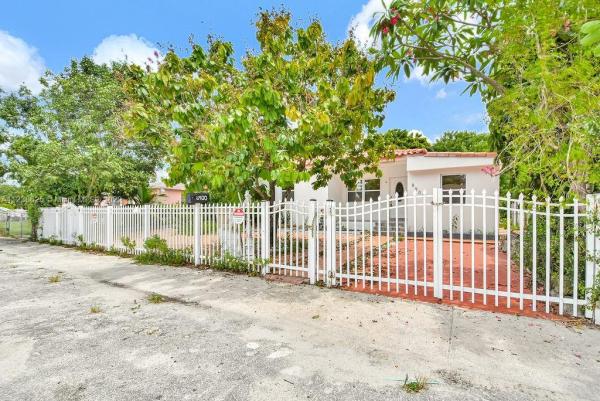Broadmoor Manor, 8900 NW 33rd Avenue Rd, West Little River, Florida 33147, image 1