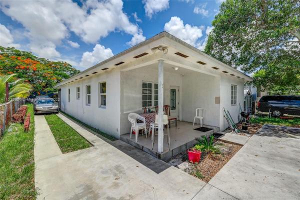 Sunkist Grove, 1027 NW 120th St, North Miami, Florida 33168, image 2