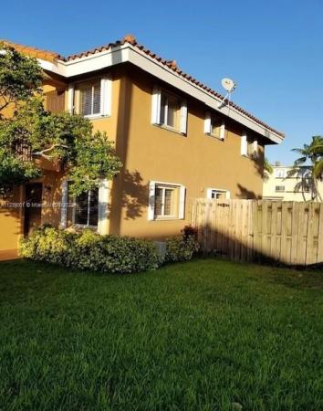 Mira Villas, 581 NW 82nd Ct, Fountainebleau, Florida 33126, image 1