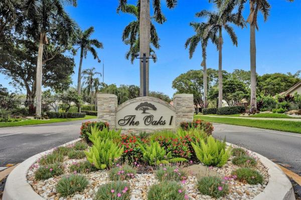 Executive 1 At Country Isles, 1910 Lakeshore Dr, Weston, Florida 33326, image 1