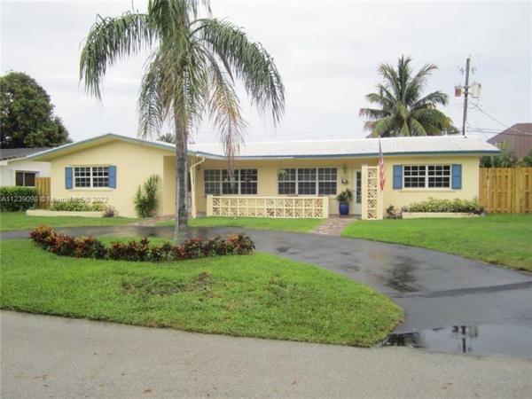 Lighthouse Manor, 2242 NE 37th St, Lighthouse Point, Florida 33064, image 1