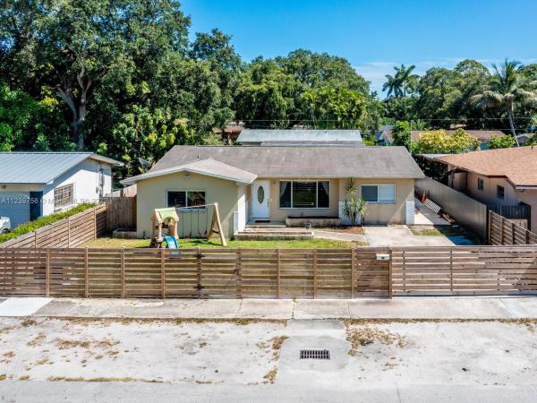 Fulford Highlands, 560 NE 161st St, Golden Glades, Florida 33162, image 2