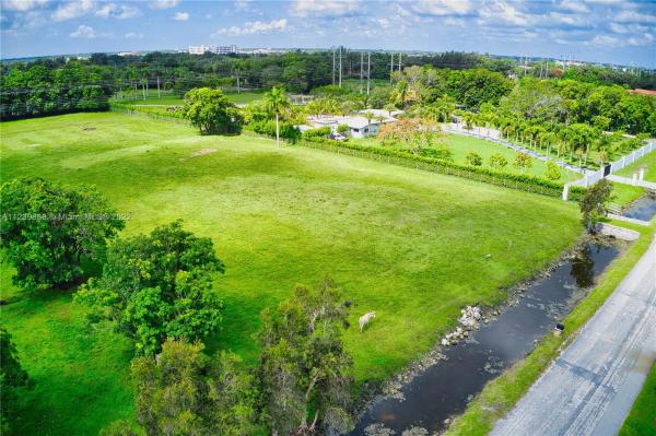 Sunshine Ranches, 14444 Luray Rd, Southwest Ranches, Florida 33330, image 2