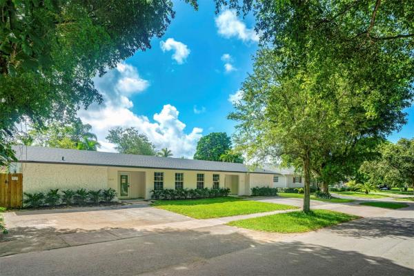 Palmetto Duplexes, 10621 SW 77th Ct, Pinecrest, Florida 33156, image 1