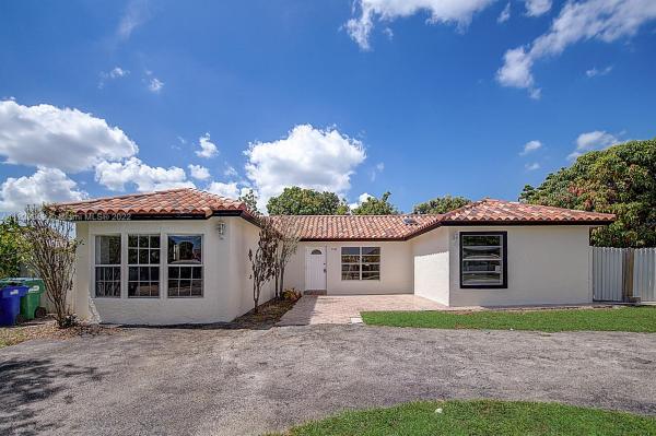 Country Lake Manors, 5730 NW 199th St, Country Club, Florida 33015, image 2