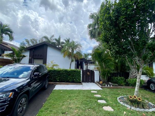 Arbor Green At Pembroke Lakes, 1421 E Sandpiper Cir, Pembroke Pines, Florida 33026, image 1
