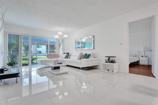 Racquet Club Village, 140 Lakeview Dr #109, Weston, Florida 33326, image 1
