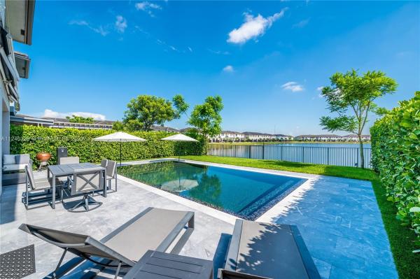 9121 NW 154th Ter, Miami Lakes, Florida 33018, image 2