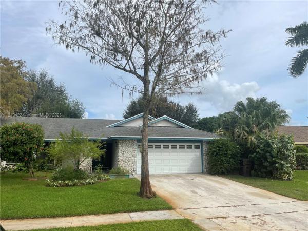 Sugar Pond Manor, 1800 Primrose Ln, Wellington, Florida 33414, image 2