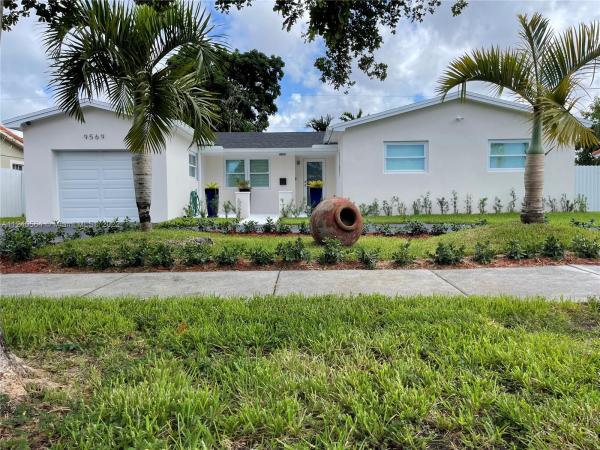 Darlington Manor, 9569 SW 59th St, Sunset, Florida 33173, image 2