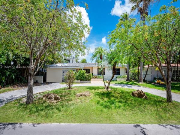 Tropical Isle Homes, 371 W Heather Dr, Key Biscayne, Florida 33149, image 2