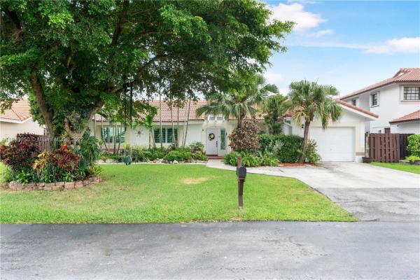Lakes Of The Meadow, 5511 SW 154th Ct, Kendall West, Florida 33185, image 2