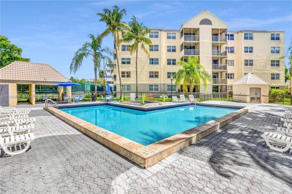 Las Vistas At Doral, 8215 Lake Dr #101, Doral, Florida 33166, image 2