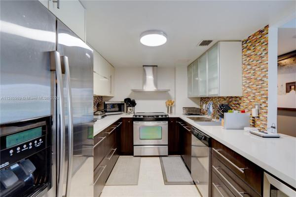 Arlen House East, 100 Bayview Dr #428, Sunny Isles Beach, Florida 33160, image 2