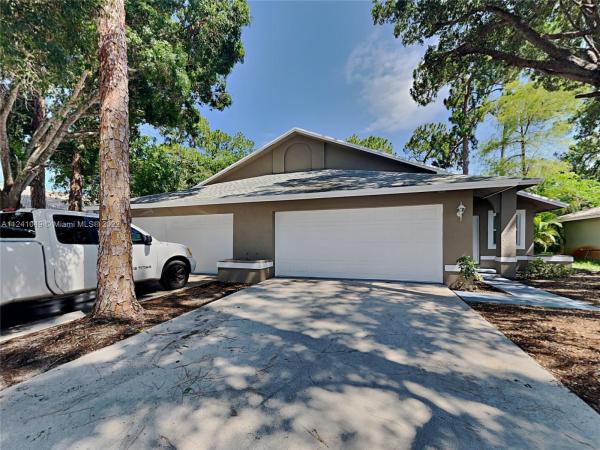 Sugar Pond Manor, 1025 Staghorn St, Wellington, Florida 33414, image 2
