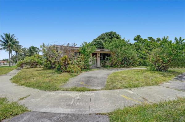 Sierra Mirada, 900 NW 200th Ter, Miami Gardens, Florida 33169, image 2