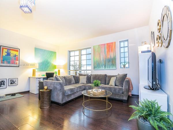 Governor, 435 21st St #223, Miami Beach, Florida 33139, image 1