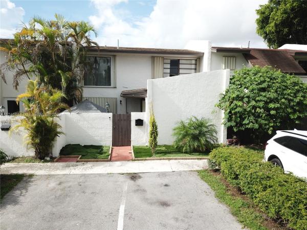 Snapper Creek Townhouses, 10932 SW 70th Ter 0, Kendall, Florida 33173, image 2