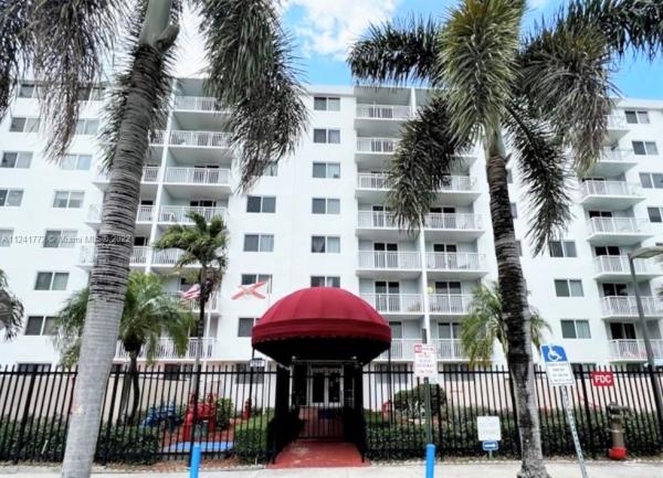 1251 NE 108th St #715, Unincorporated Dade County, Florida 33161, image 2