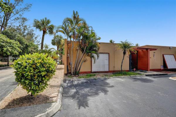 Loch Andrews, 15555 Cairnryan Ct, Miami Lakes, Florida 33014, image 1