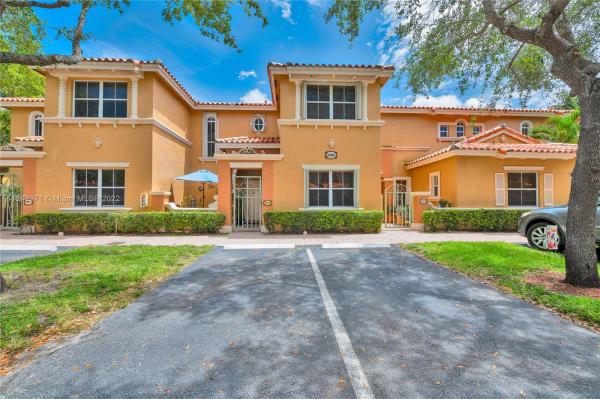 Villa Vizcaya, 8504 NW 140th Ter #902, Miami Lakes, Florida 33016, image 1