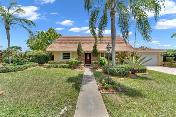 Darlington Manor, 8980 SW 57th Ter, Sunset, Florida 33173, image 2