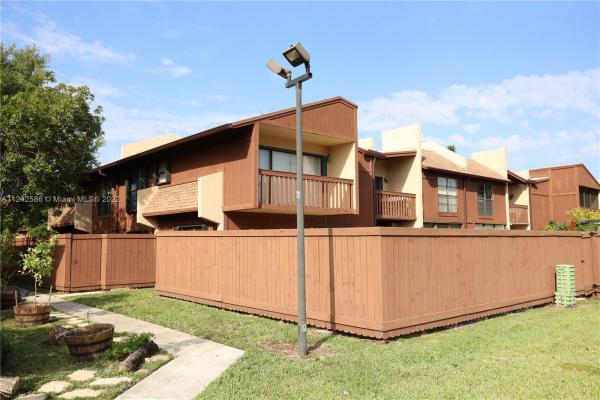 Snapper Village, 11527 SW 64th St #H82, Kendall, Florida 33173, image 2